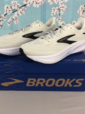 NIB Brooks Ghost 18 Wh/Blk/Rose Gold Womens Sneakers 120482-1B-105 Size 11B